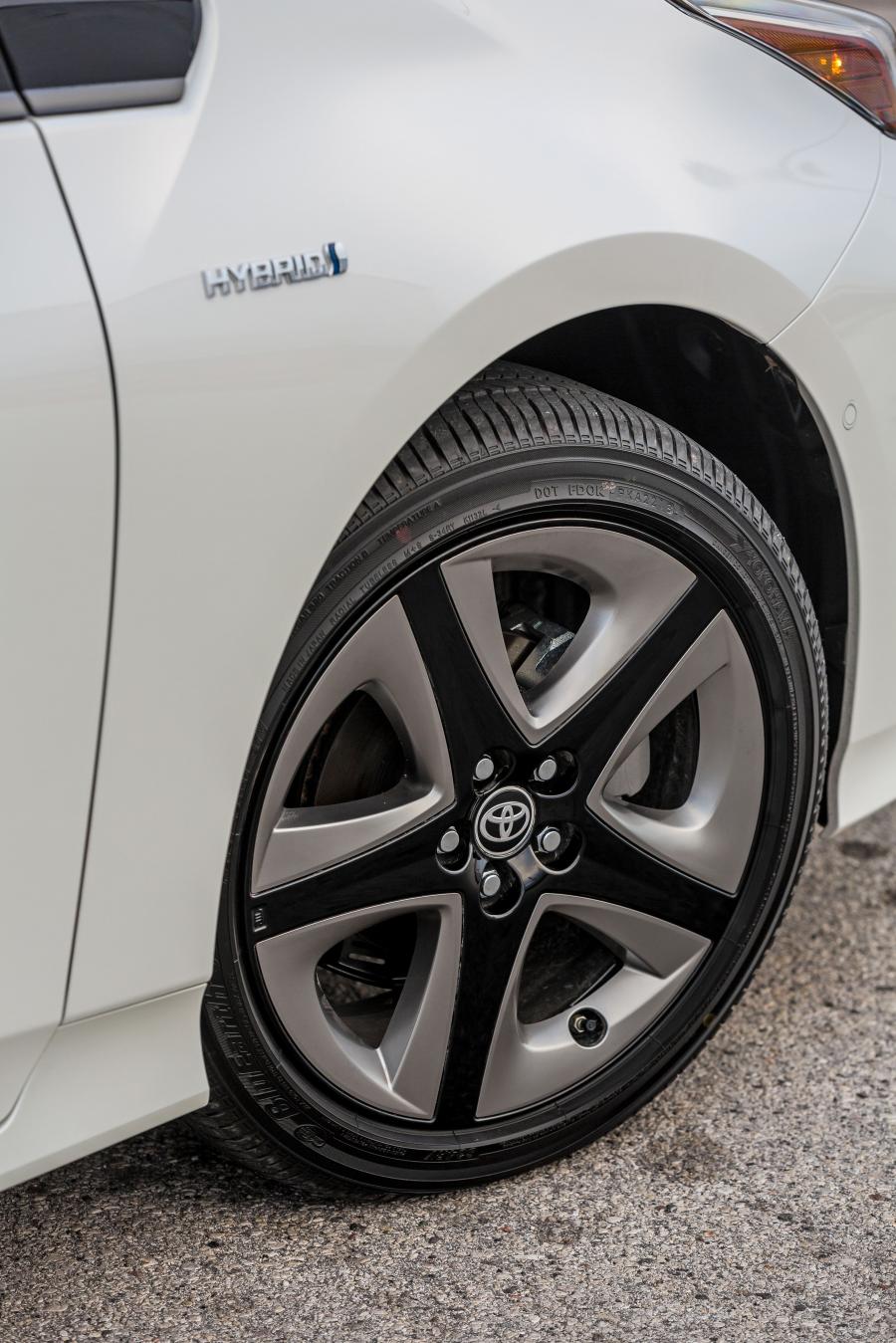 Колеса Toyota Prius Limited 2019 года  (NA) (фото 14 из 23)